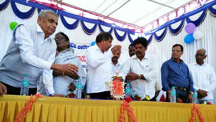 ಪ್ರತಿ ಹೋಬಳಿ ಭಾಗದಲ್ಲಿ ಶೈಕ್ಷಣಿಕ ಸವಲತ್ತುಗಳು ಸಿಗುವಂತಾಗಬೇಕು: ಬಿ.ಬಿ.ನಿಂಗಯ್ಯ